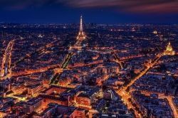 FNCV - Vitrines de France : Tour Eiffel et patins !